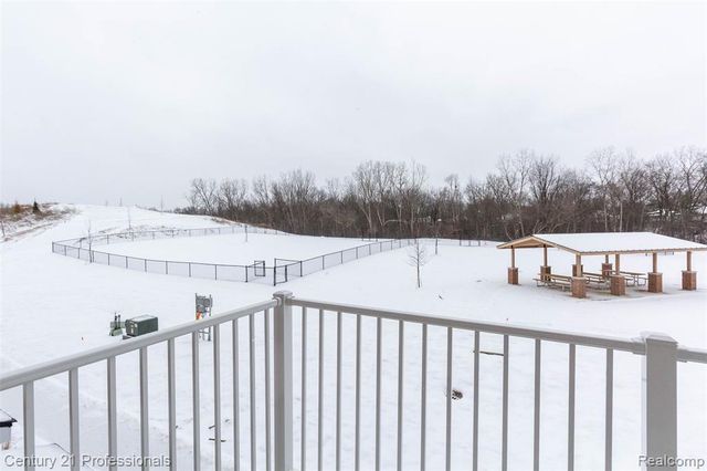 4849 Parkside Lane, Troy, MI 48085