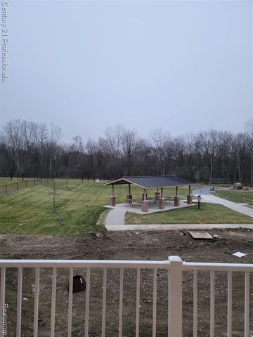 4849 Parkside Lane, Troy, MI 48085