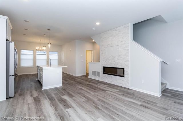 4849 Parkside Lane, Troy, MI 48085