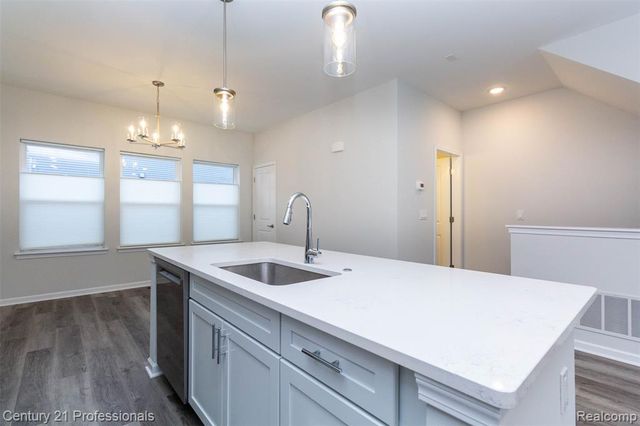 4849 Parkside Lane, Troy, MI 48085