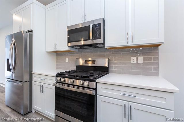 4849 Parkside Lane, Troy, MI 48085