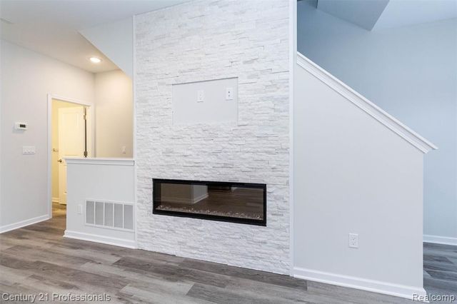 4849 Parkside Lane, Troy, MI 48085