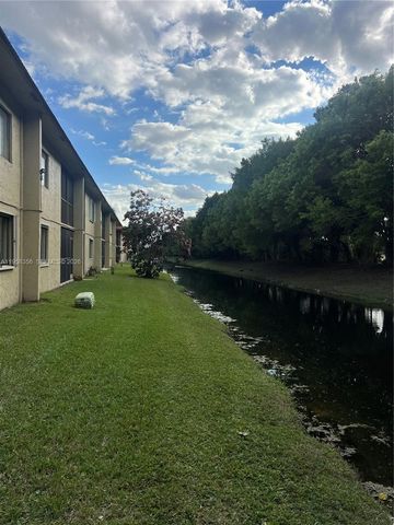 321 Lakeview Dr 204, Weston, FL 33326