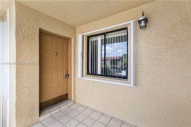 321 Lakeview Dr 204, Weston, FL 33326