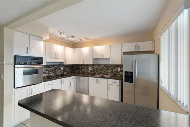 321 Lakeview Dr 204, Weston, FL 33326