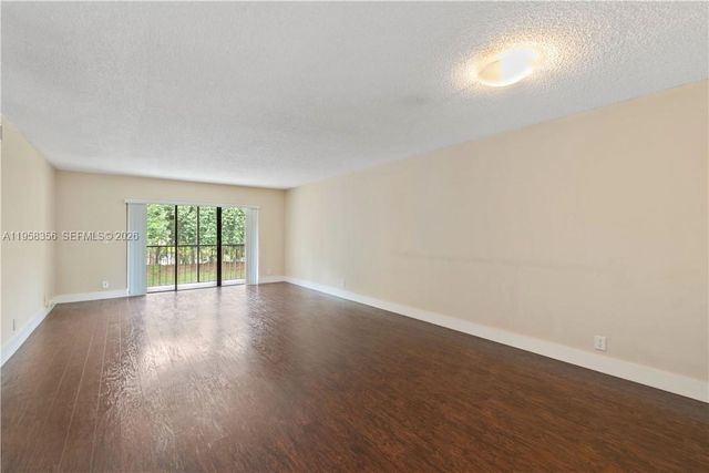 321 Lakeview Dr 204, Weston, FL 33326