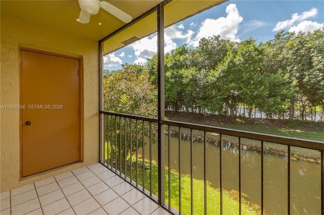 321 Lakeview Dr 204, Weston, FL 33326