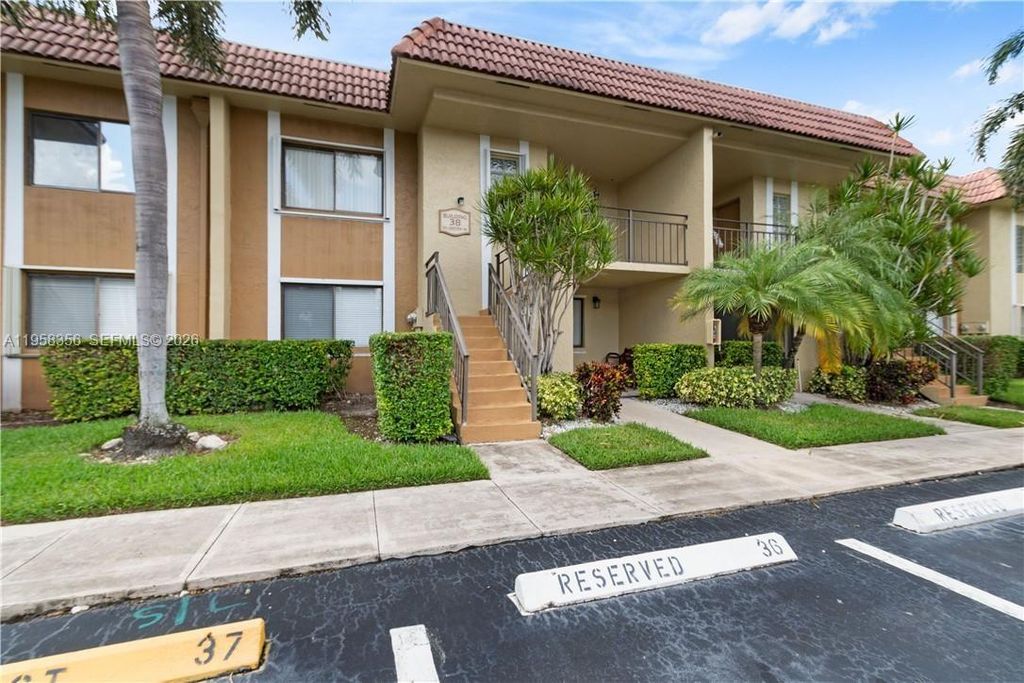321 Lakeview Dr 204, Weston, FL 33326