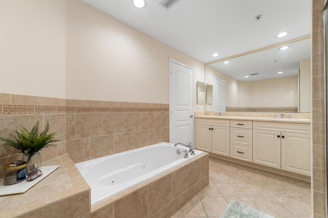 1002 E Heritage Club Circle, Delray Beach, FL 33483