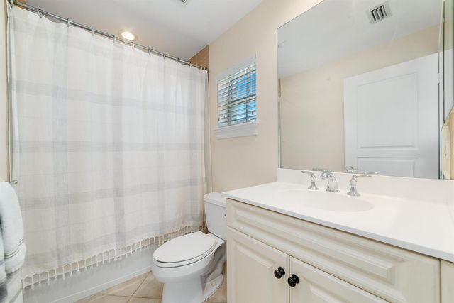 1002 E Heritage Club Circle, Delray Beach, FL 33483
