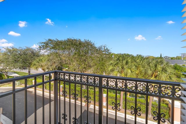 1002 E Heritage Club Circle, Delray Beach, FL 33483