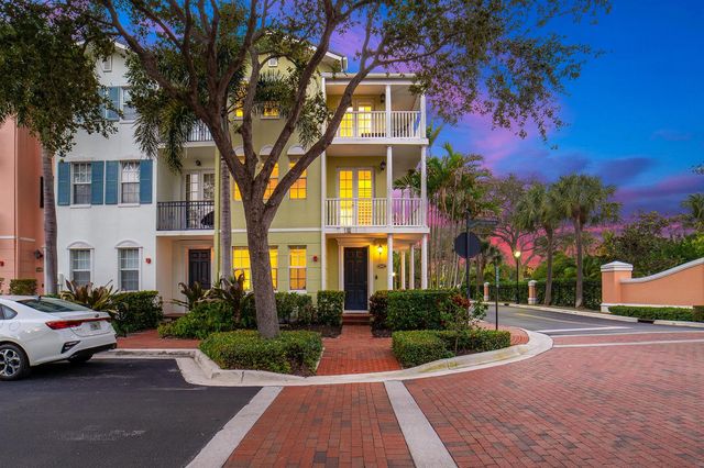 1002 E Heritage Club Circle, Delray Beach, FL 33483