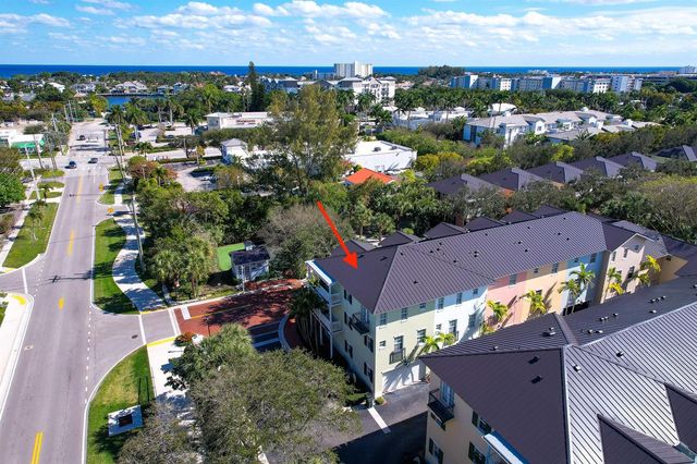 1002 E Heritage Club Circle, Delray Beach, FL 33483