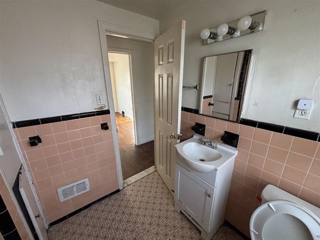 10301 Morang Avenue, Detroit, MI 48224
