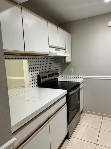 3298 SEMORAN BOULEVARD 14, Orlando, FL 32822