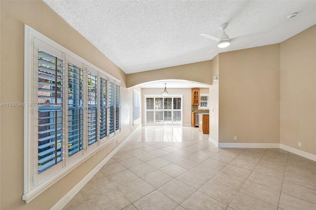 20840 NW 14th St, Pembroke Pines, FL 33029