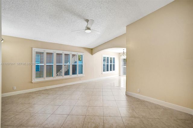 20840 NW 14th St, Pembroke Pines, FL 33029