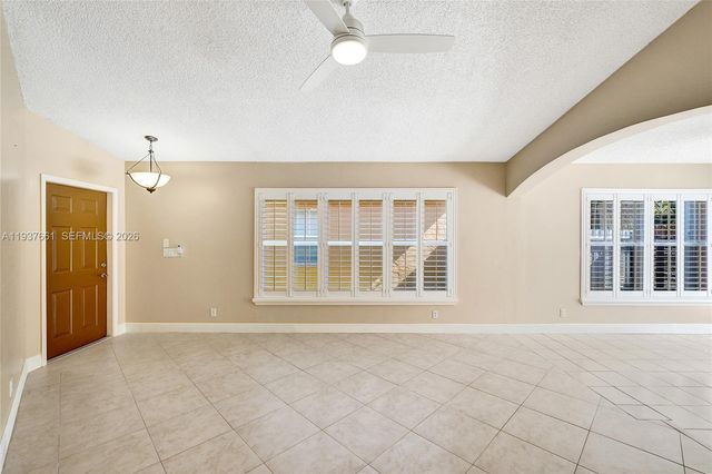 20840 NW 14th St, Pembroke Pines, FL 33029