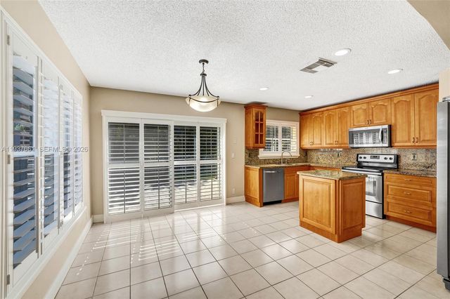 20840 NW 14th St, Pembroke Pines, FL 33029