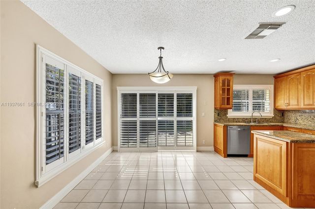 20840 NW 14th St, Pembroke Pines, FL 33029