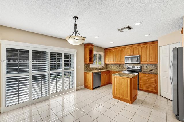 20840 NW 14th St, Pembroke Pines, FL 33029