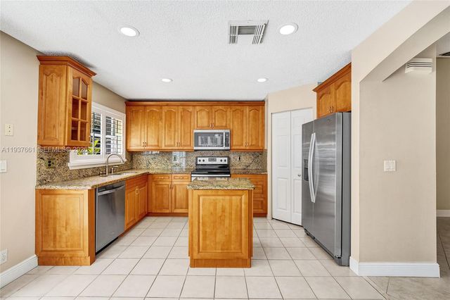 20840 NW 14th St, Pembroke Pines, FL 33029