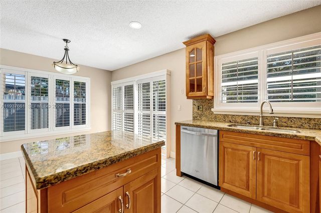 20840 NW 14th St, Pembroke Pines, FL 33029