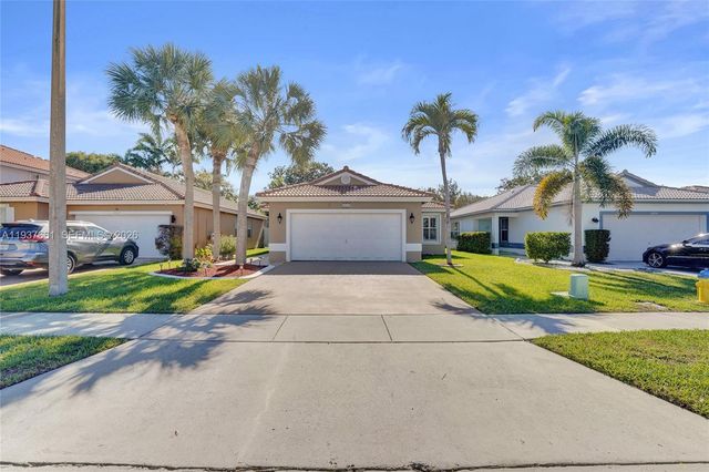 20840 NW 14th St, Pembroke Pines, FL 33029