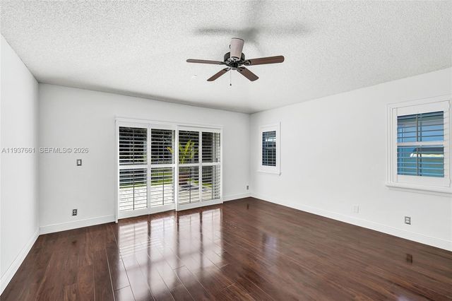 20840 NW 14th St, Pembroke Pines, FL 33029