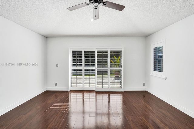 20840 NW 14th St, Pembroke Pines, FL 33029