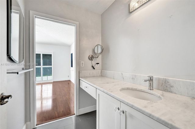 20840 NW 14th St, Pembroke Pines, FL 33029