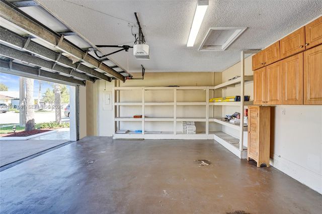 20840 NW 14th St, Pembroke Pines, FL 33029