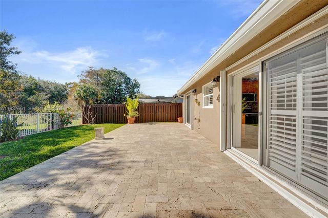 20840 NW 14th St, Pembroke Pines, FL 33029