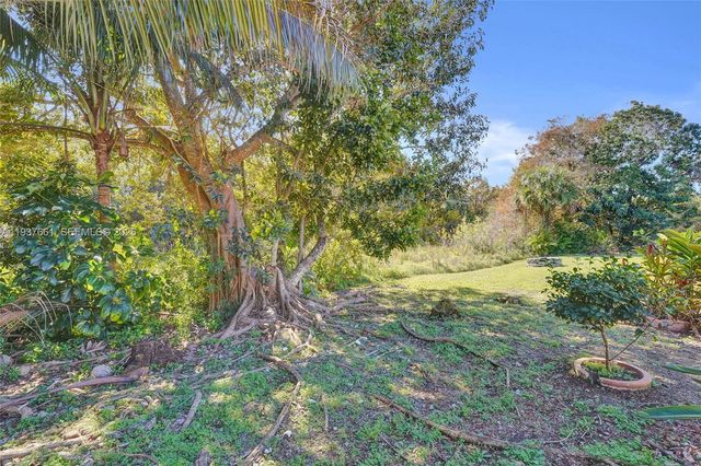 20840 NW 14th St, Pembroke Pines, FL 33029