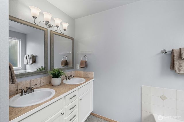 22548 SE 268th Place, Maple Valley, WA 98038