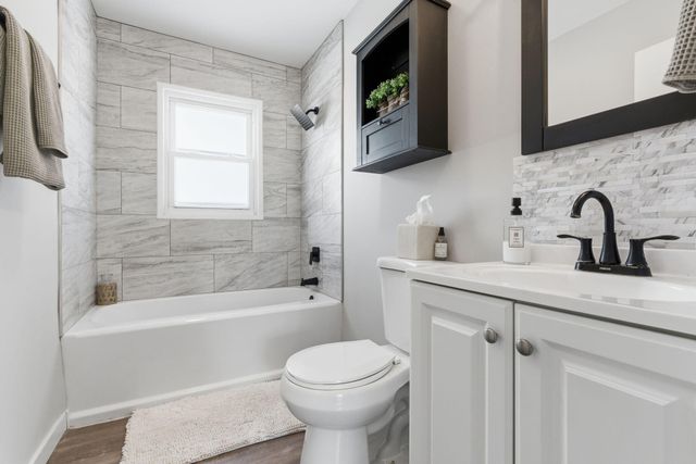 202 Northview Drive, Valparaiso, IN 46383