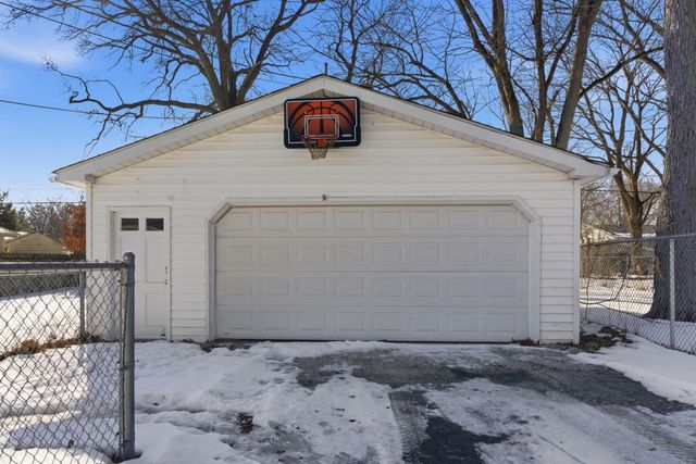 202 Northview Drive, Valparaiso, IN 46383