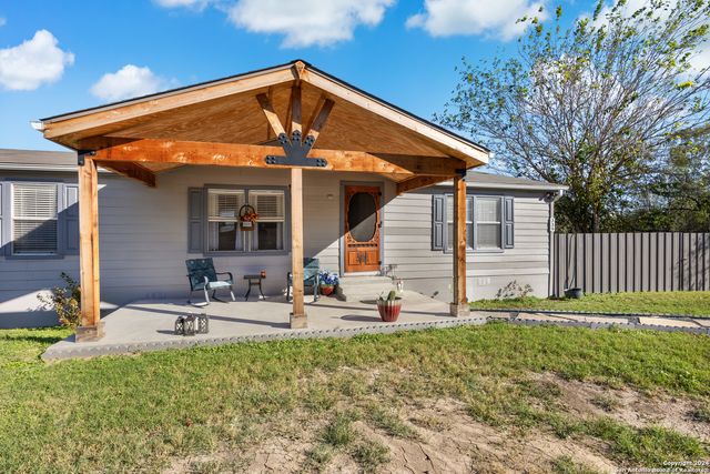 339 COUNTY ROAD 5631, Castroville, TX 78009