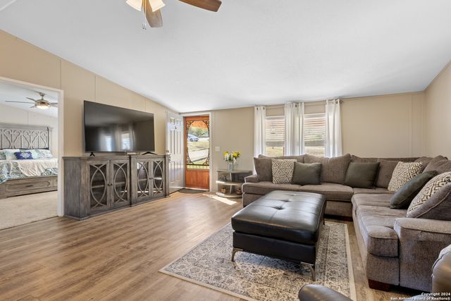 339 COUNTY ROAD 5631, Castroville, TX 78009