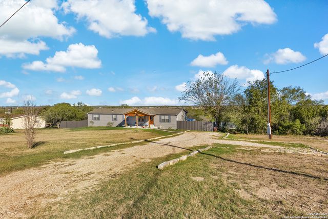 339 COUNTY ROAD 5631, Castroville, TX 78009