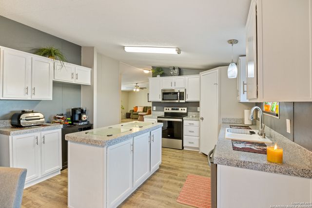 339 COUNTY ROAD 5631, Castroville, TX 78009