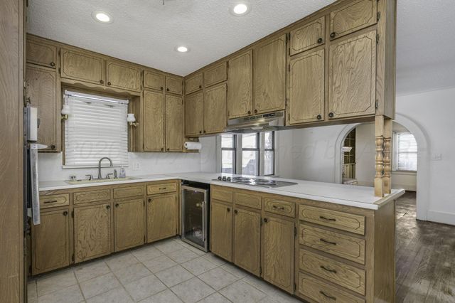 501 N Houston Street, Shamrock, TX 79079