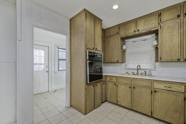 501 N Houston Street, Shamrock, TX 79079