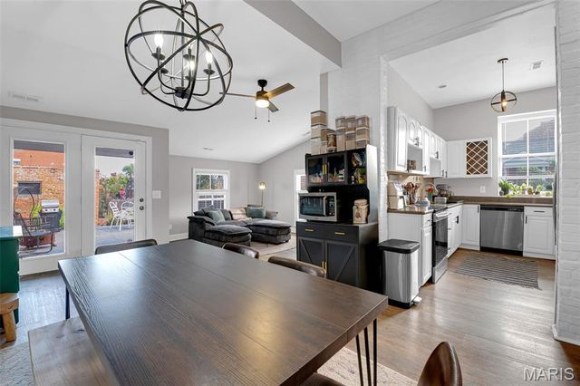 1111 Allen Avenue, St Louis, MO 63104