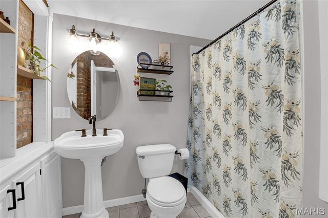 1111 Allen Avenue, St Louis, MO 63104