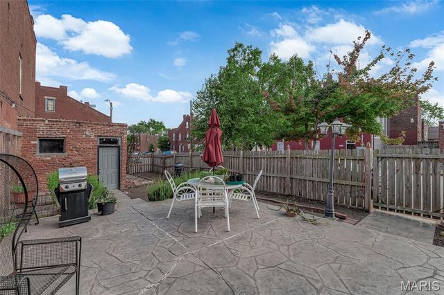 1111 Allen Avenue, St Louis, MO 63104