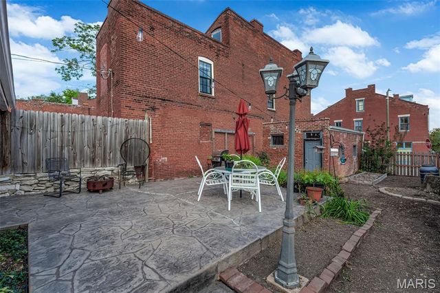 1111 Allen Avenue, St Louis, MO 63104