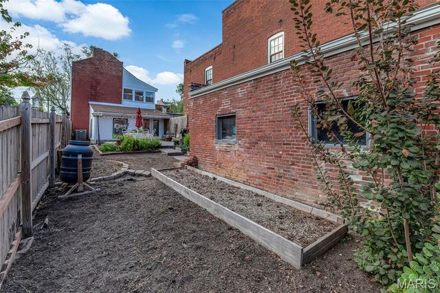 1111 Allen Avenue, St Louis, MO 63104