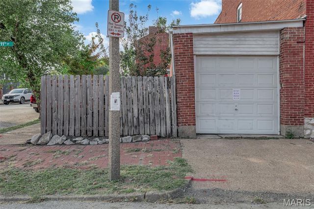 1111 Allen Avenue, St Louis, MO 63104