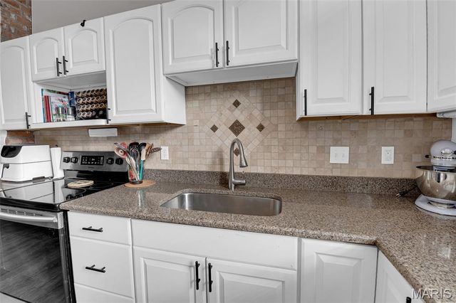 1111 Allen Avenue, St Louis, MO 63104